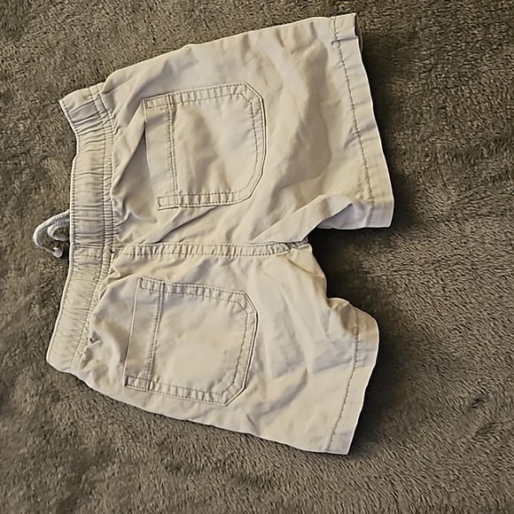 Cat & jack Light gray shorts size 18M - Picture 5 of 5